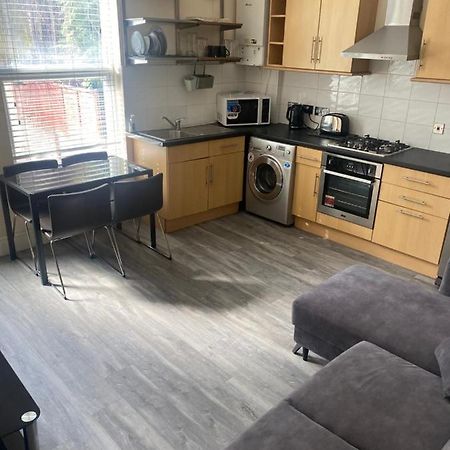 Spacious 4 Bedroom House Near Stokes Croft!! Central!!! 布里斯托 外观 照片
