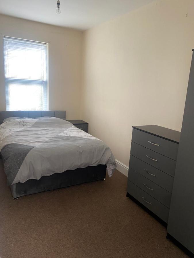 Spacious 4 Bedroom House Near Stokes Croft!! Central!!! 布里斯托 外观 照片