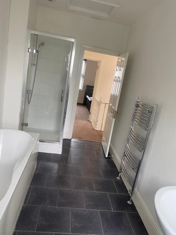 Spacious 4 Bedroom House Near Stokes Croft!! Central!!! 布里斯托 外观 照片
