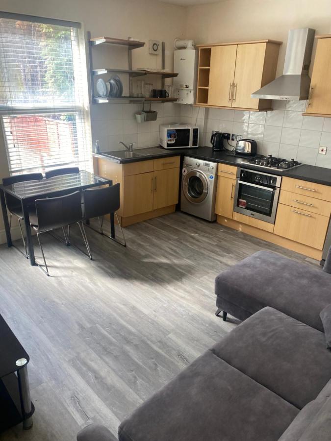 Spacious 4 Bedroom House Near Stokes Croft!! Central!!! 布里斯托 外观 照片